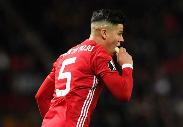 Mourinho bóc chuối tiếp sức cho học trò ảnh 4 Mourinho boc chuoi tiep suc cho hoc tro anh 4