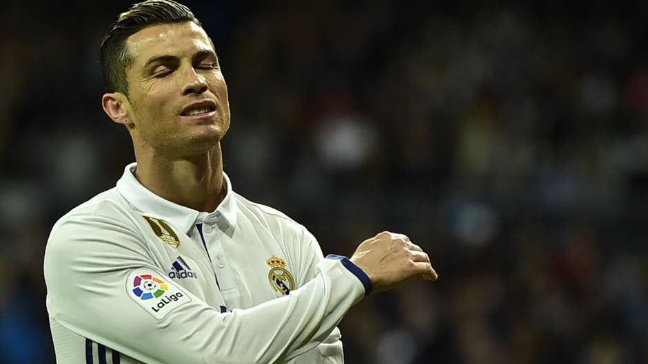 Ronaldo gan gap doi Suarez ve so pha sut hong anh 10