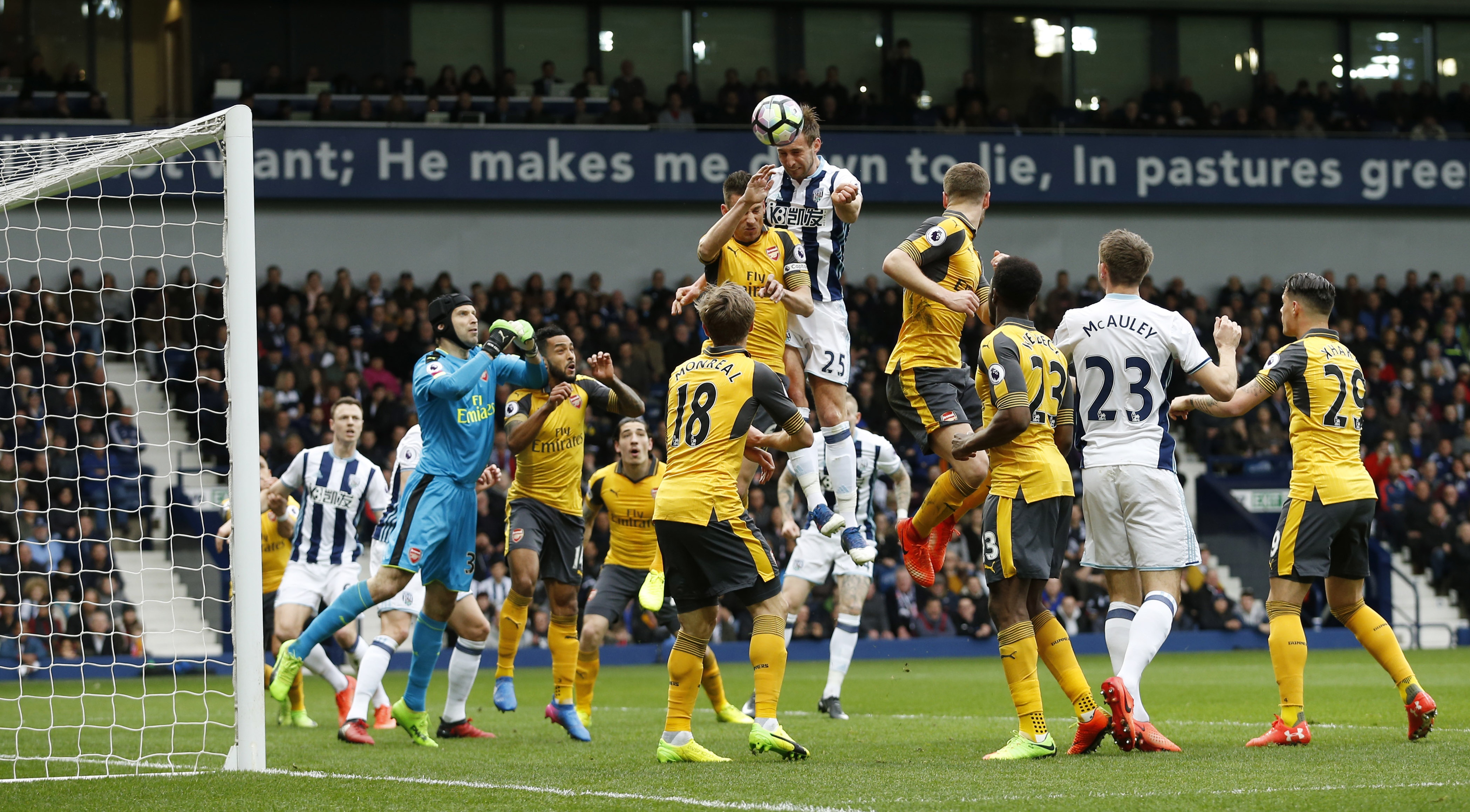 Arsenal thua tran thu 2 lien tiep anh 4