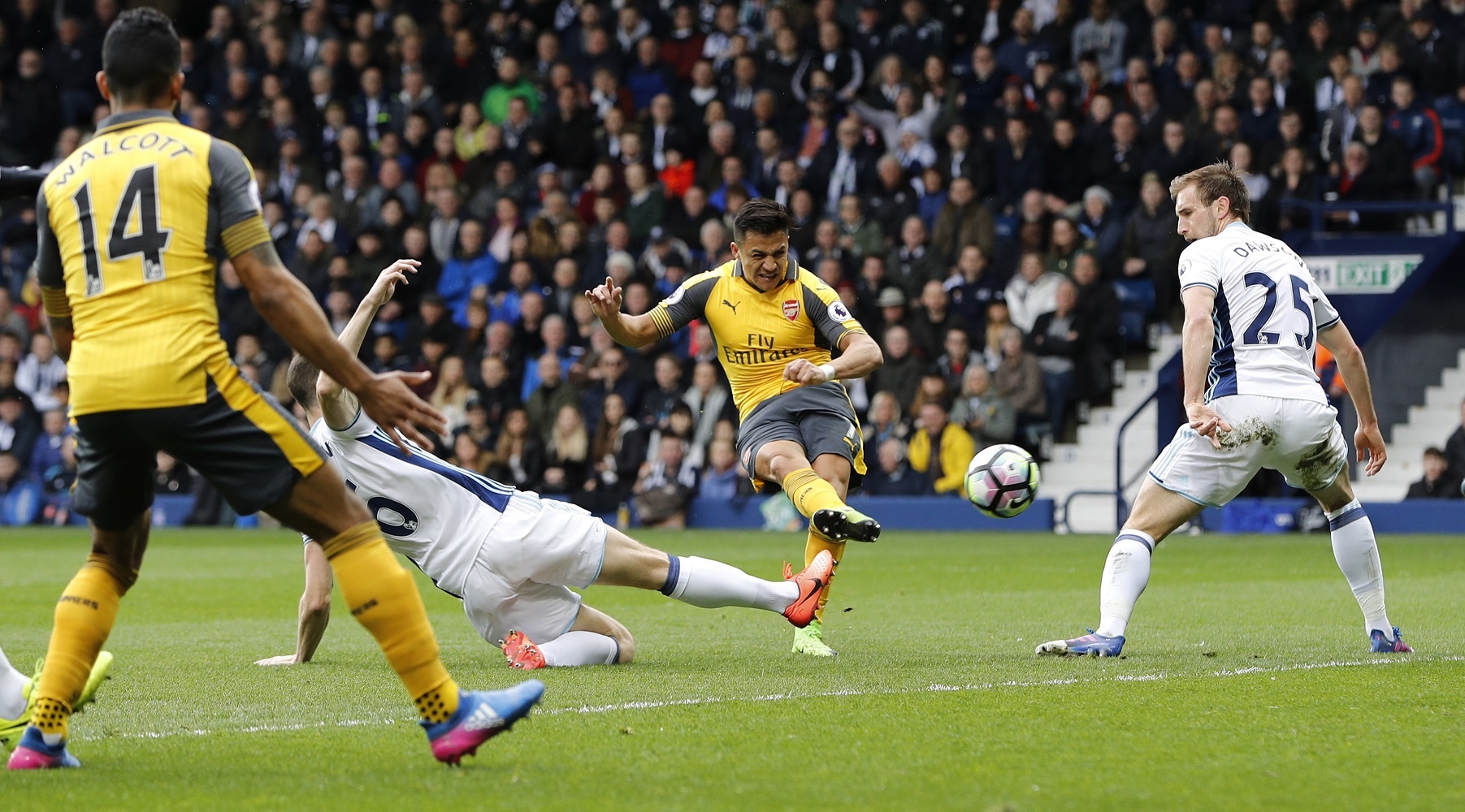 Arsenal thua tran thu 2 lien tiep anh 6