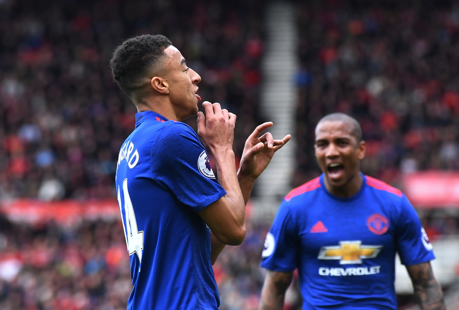 MU vuot mat Arsenal tren bang xep hang anh 8