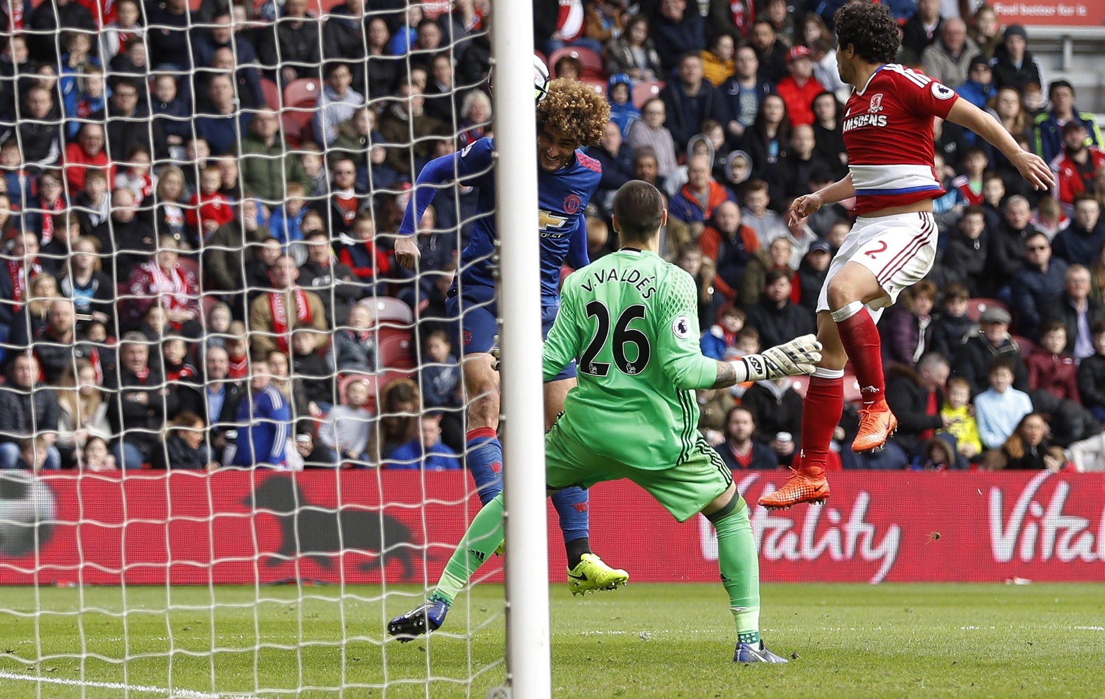 MU vuot mat Arsenal tren bang xep hang anh 5