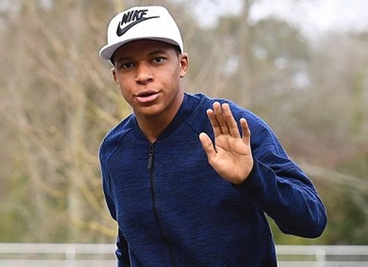 Sao tre U20 tu tin trong ngay dau len tuyen Phap hinh anh