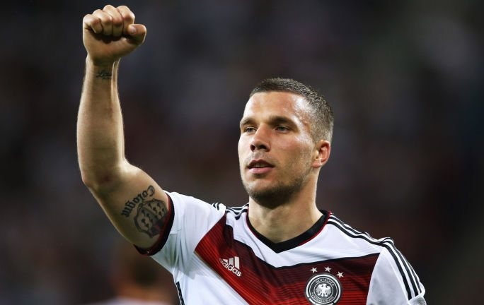 Doi hinh ket hop dai chien Duc - Anh: Vinh danh Podolski hinh anh