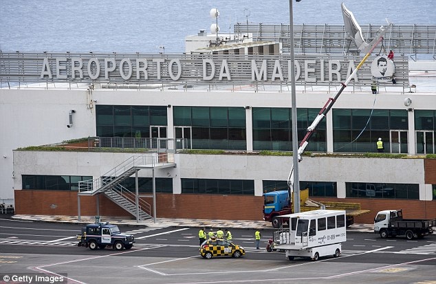 Ronaldo chinh thuc tro thanh ten san bay anh 1