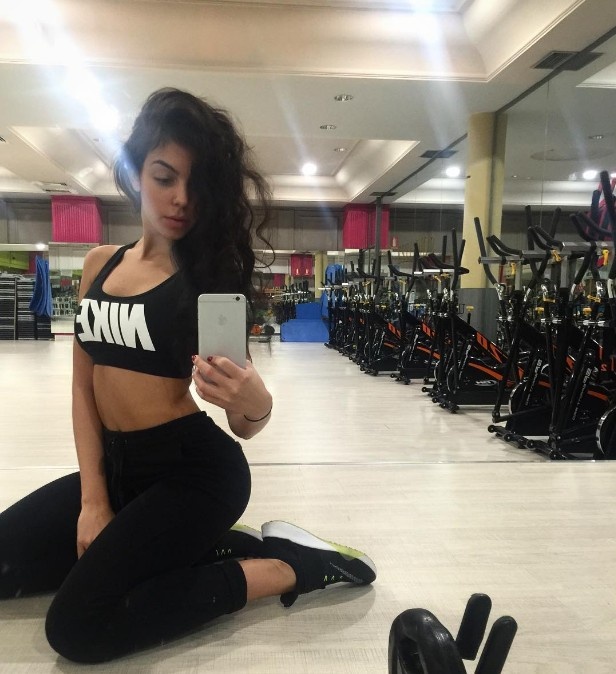 6 su that thu vi ve ban gai cua Ronaldo anh 2