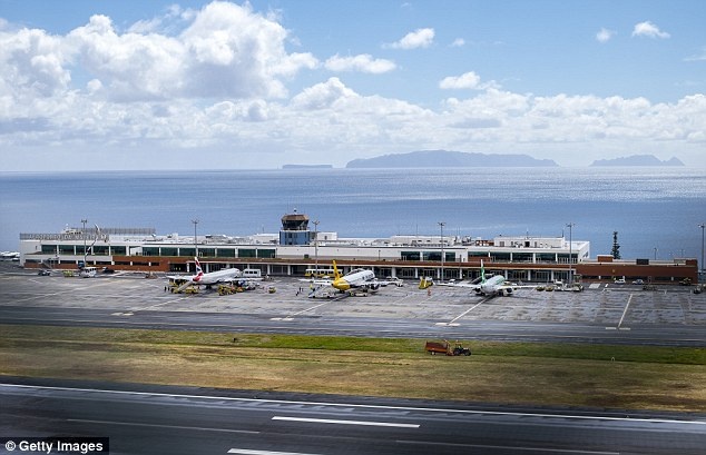 Ronaldo chinh thuc tro thanh ten san bay anh 3