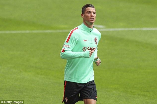 Ronaldo chinh thuc tro thanh ten san bay anh 6