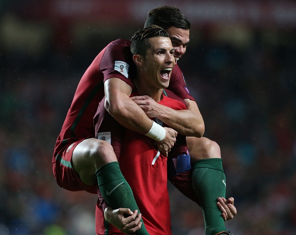 Ronaldo lap cu dup sieu pham giup Bo Dao Nha de bep Hungary hinh anh