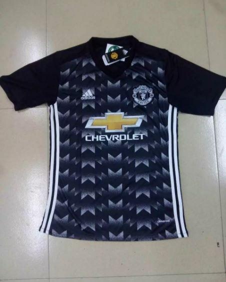 3 mau ao dau cua MU mua toi anh 3