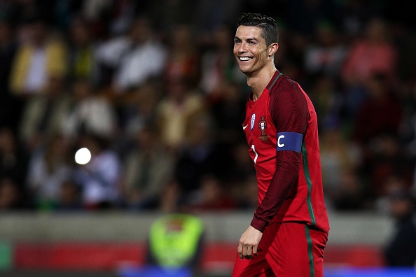 Bạn gái căng thẳng khi xem bóng đá cùng mẹ Ronaldo ảnh 7 Ban gai cang thang khi xem bong da cung me Ronaldo anh 7