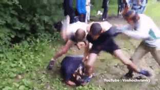 CDV Nga loi nhau vao rung de giai quyet mau thuan hinh anh