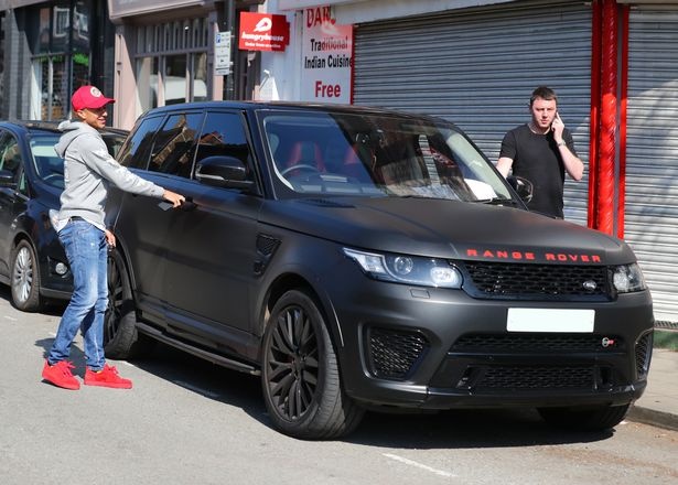 Sao MU sắm liền 2 xe sang ăn mừng hợp đồng mới ảnh 3 Sao MU sam lien 2 xe sang an mung hop dong moi anh 3