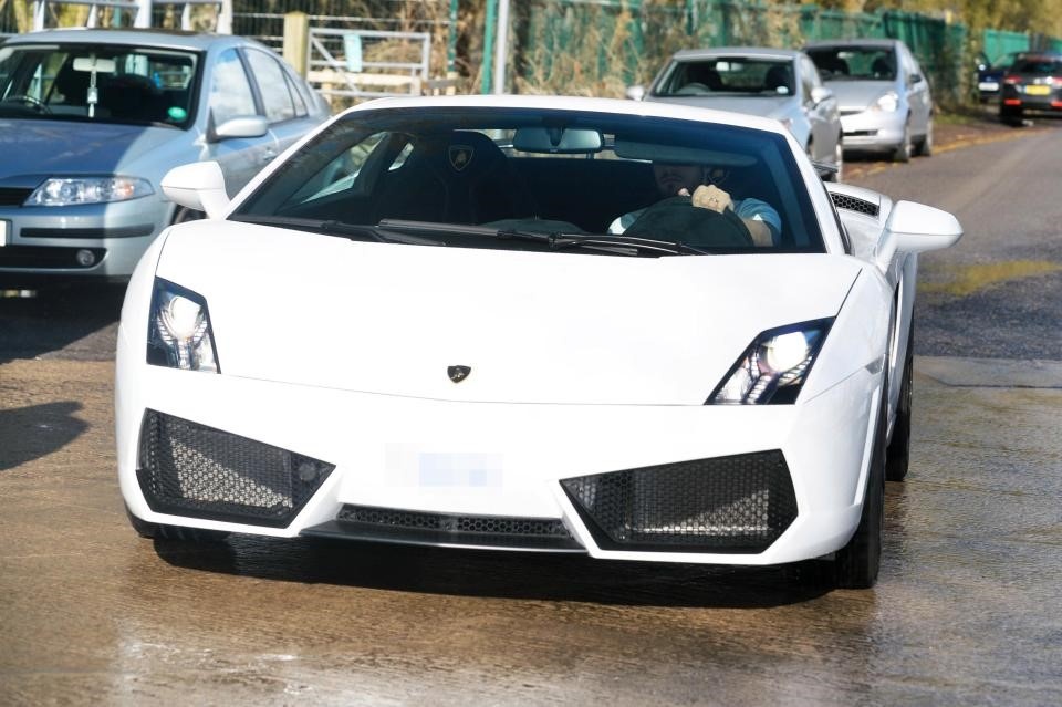 Sao MU sắm liền 2 xe sang ăn mừng hợp đồng mới ảnh 5 Sao MU sam lien 2 xe sang an mung hop dong moi anh 5