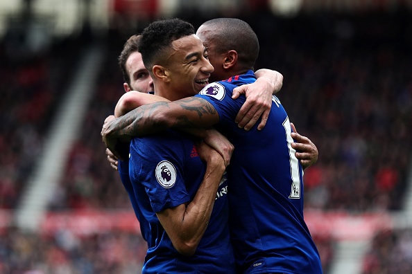 Thầy trò Mourinho đến sân tập với gương mặt mệt mỏ ảnh 7 Thay tro Mourinho den san tap voi guong mat met mo anh 7