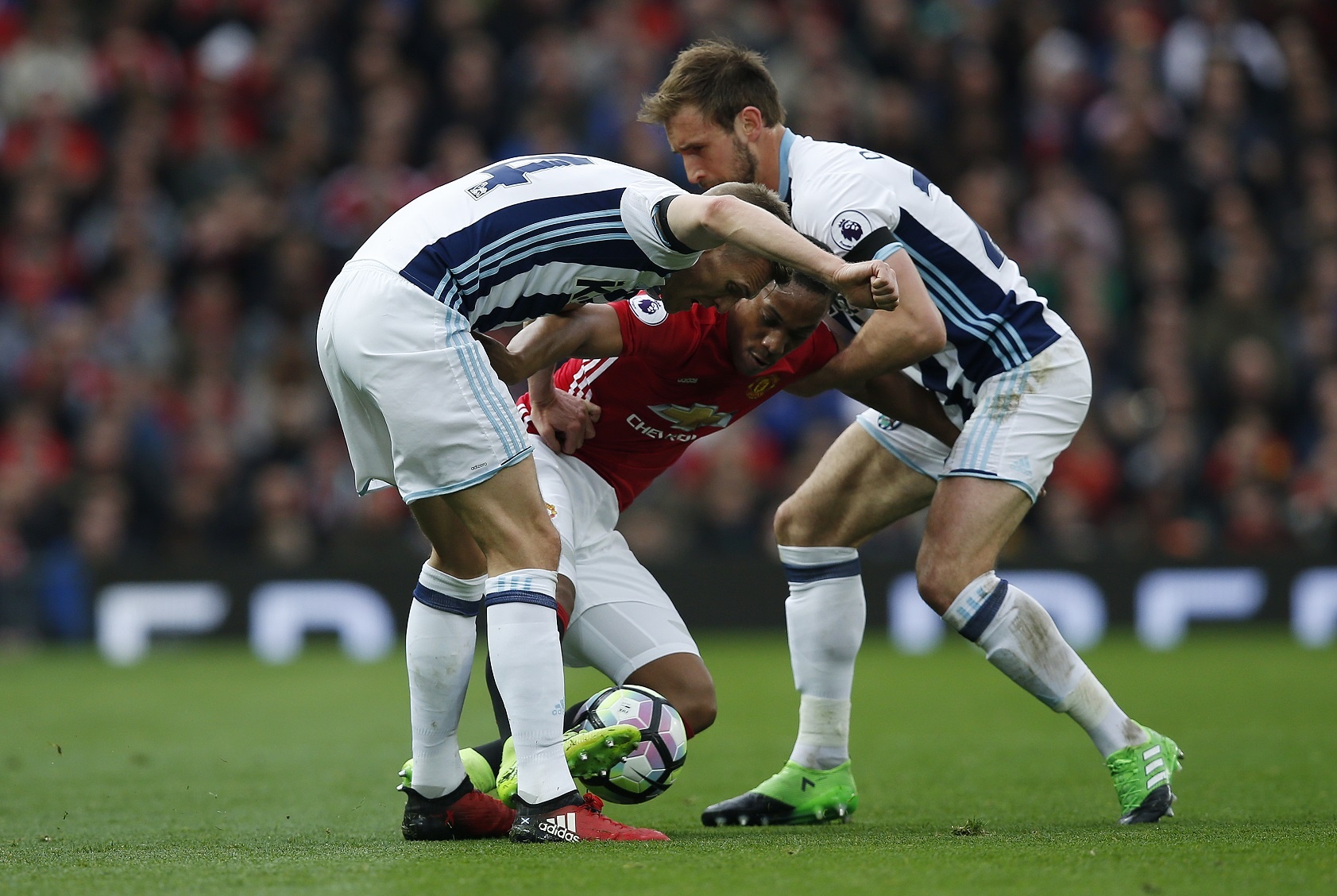 MU bi West Brom cam hoa 0-0 anh 4