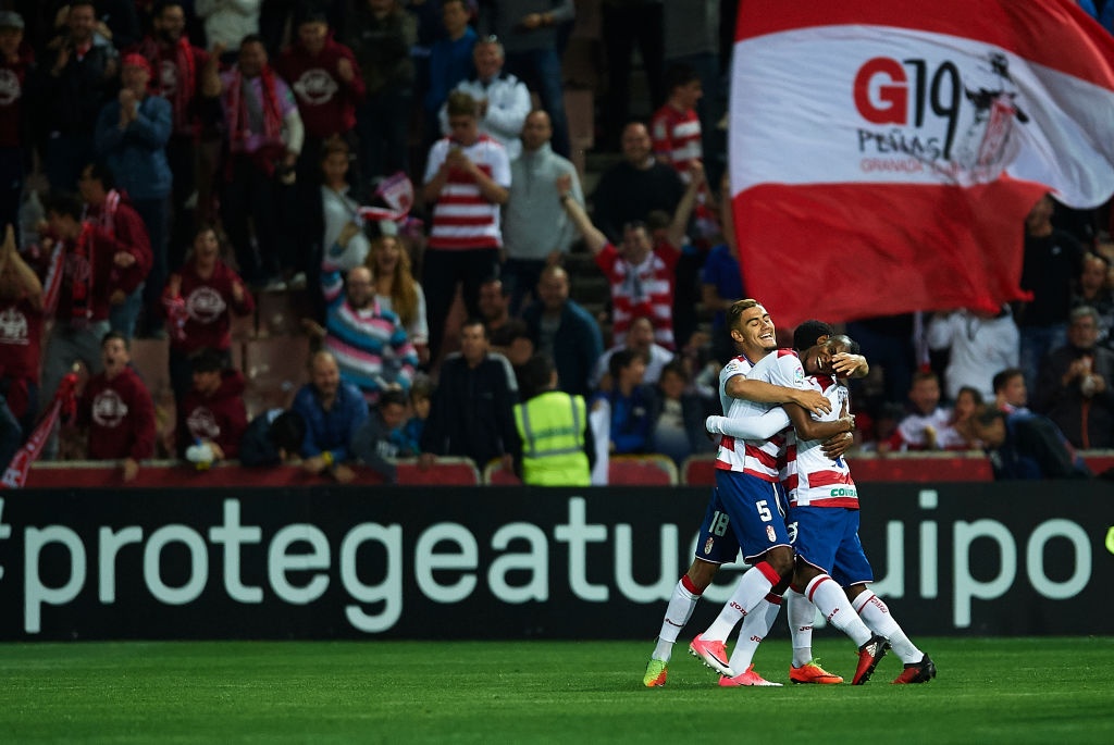 Barcelona pha hoi nong vao Real Madrid anh 5