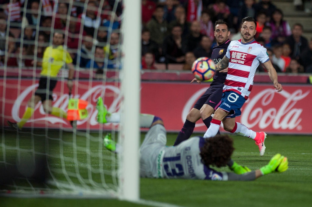 Barcelona pha hoi nong vao Real Madrid anh 6