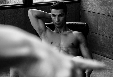 Ronaldo ngay cang tao bao tren mang xa hoi hinh anh