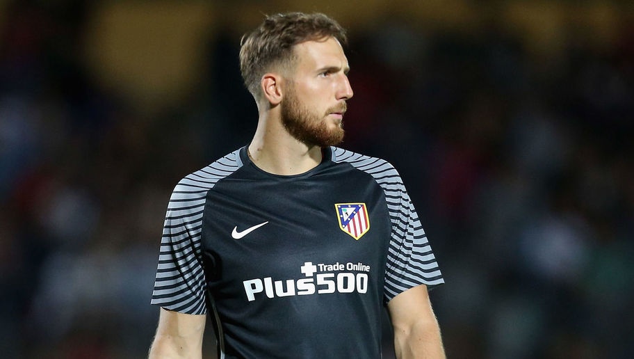 Man trinh dien an tuong cua Jan Oblak trong mau ao Atletico hinh anh