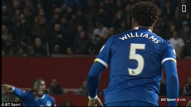 Lukaku Cai nhau voi dong doi anh 2