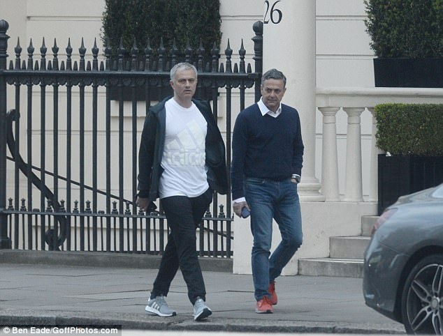 Mourinho tro lai London voi ve mat dau kho anh 3