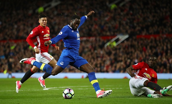 Lukaku Cai nhau voi dong doi anh 6