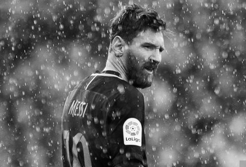 Chinh phu Argentina cu diep vien theo doi Messi hinh anh