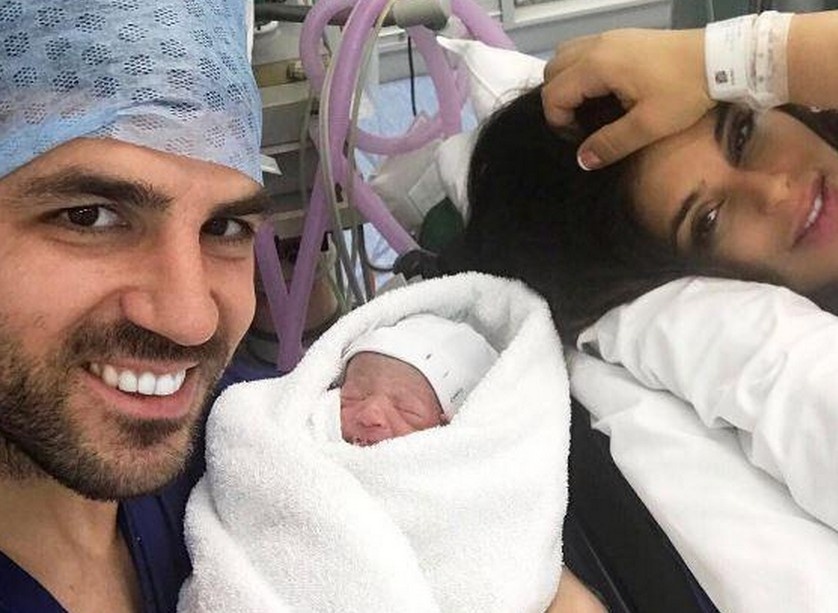 Vo 41 tuoi cua Fabregas sinh con thu 5 hinh anh