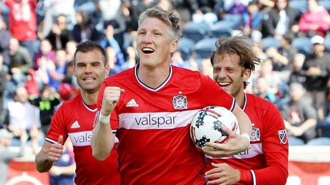 MU chap nhan mat tien de day Schweinsteiger sang My hinh anh