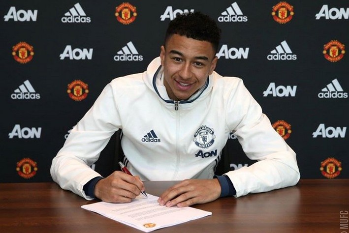 Cau thu MU dau tien duoc Mourinho giu chan hinh anh