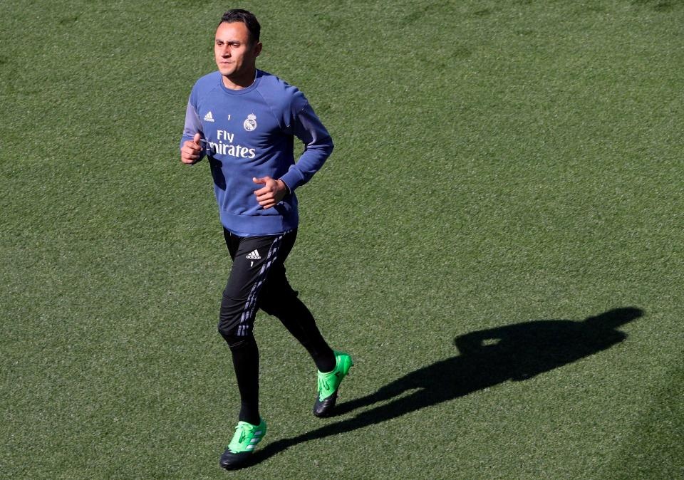 Ronaldo cung dong doi vui dua truoc derby Madrid anh 7