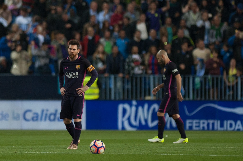 Neymar nhan the do,  Barca thua soc Malaga anh 10