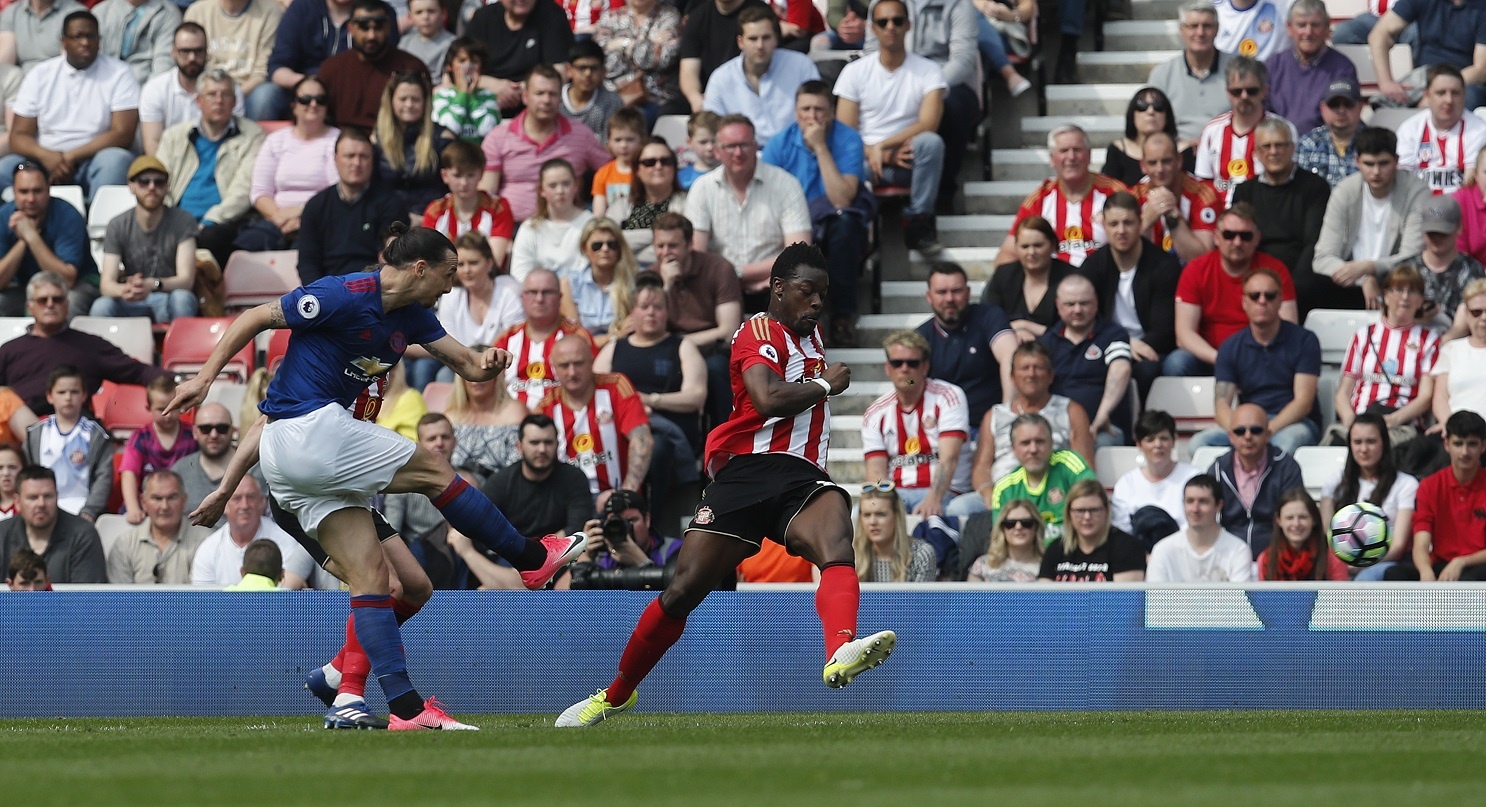 Ibra lập cột mốc trên sân khách ảnh 1 Ibra lap cot moc tren san khach anh 1