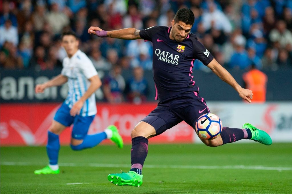 Neymar nhan the do,  Barca thua soc Malaga anh 3