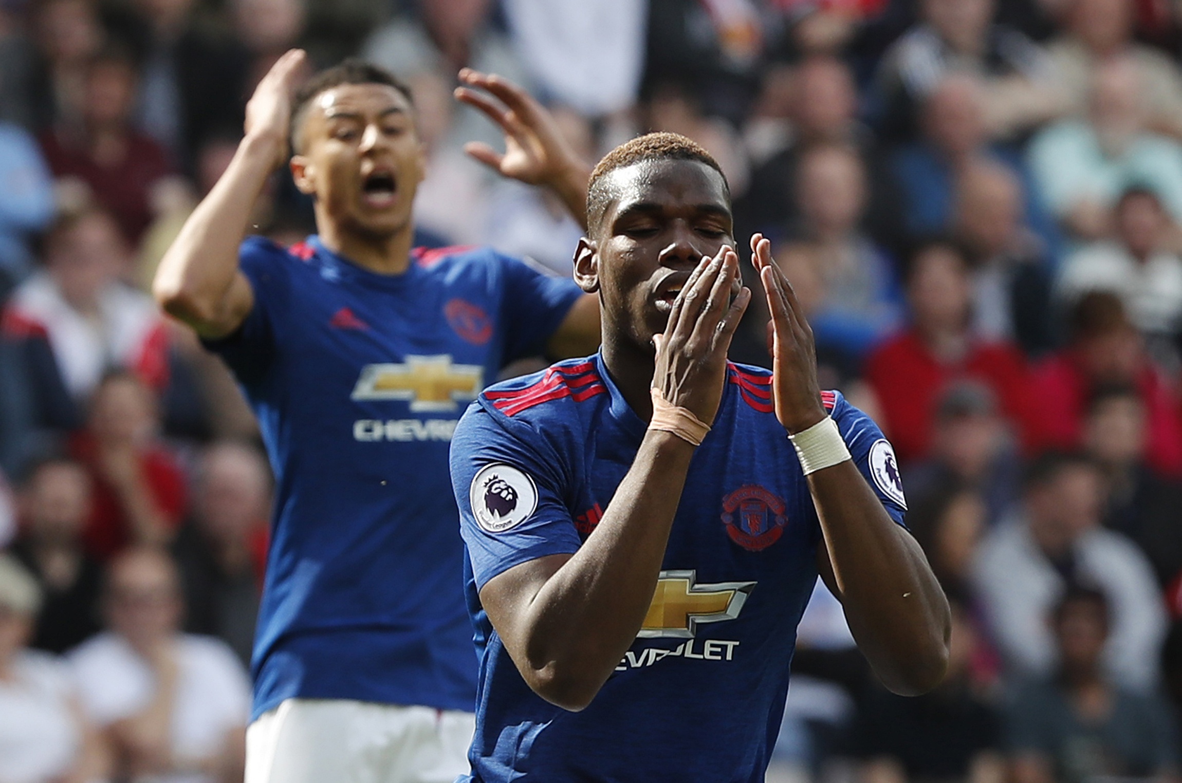 Ibra lap cot moc tren san khach anh 7