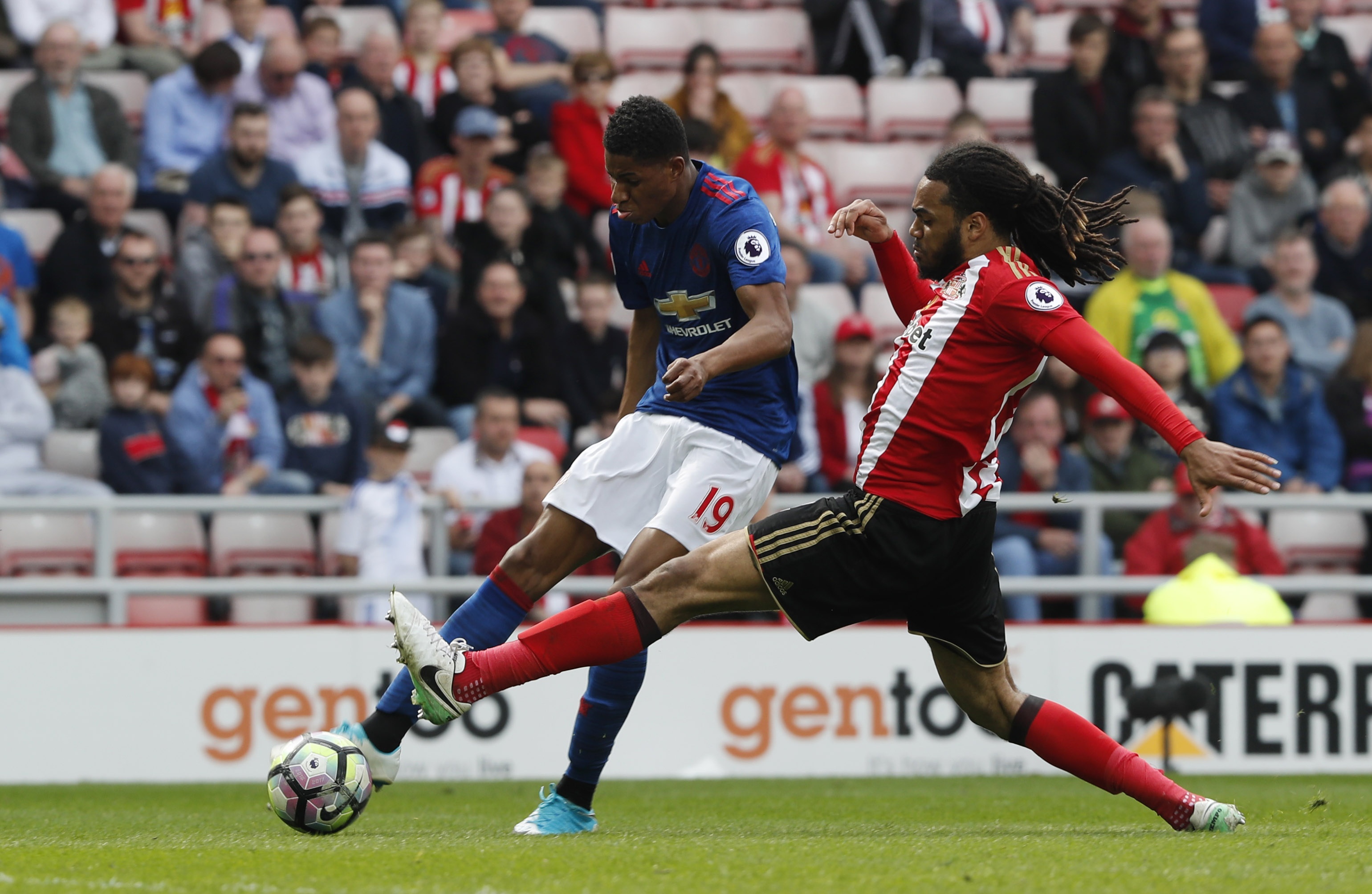 Ibra lập cột mốc trên sân khách ảnh 8 Ibra lap cot moc tren san khach anh 8