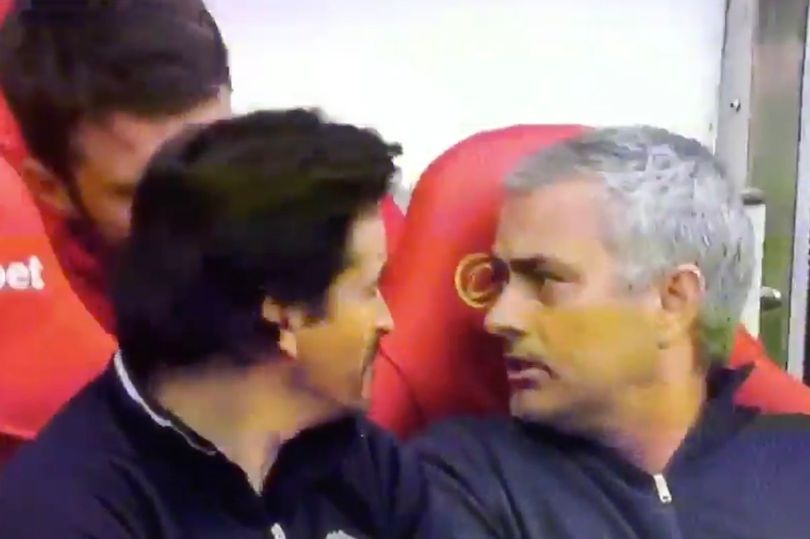 Mourinho không biết Diego Forlan là ai ảnh 1 Mourinho khong biet Diego Forlan la ai anh 1