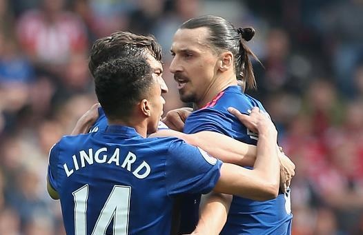 Sunderland vs Man Utd (0-3): Ibra kien tao, Rashford lap cong hinh anh