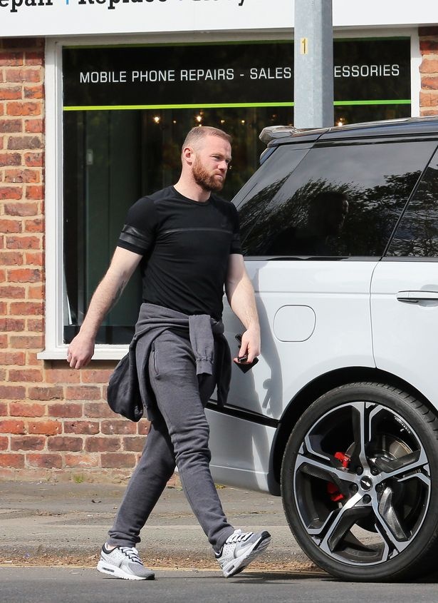 Rooney 'đốt tiền' cho xe sang mới ảnh 2 Rooney 'dot tien' cho xe sang moi anh 2