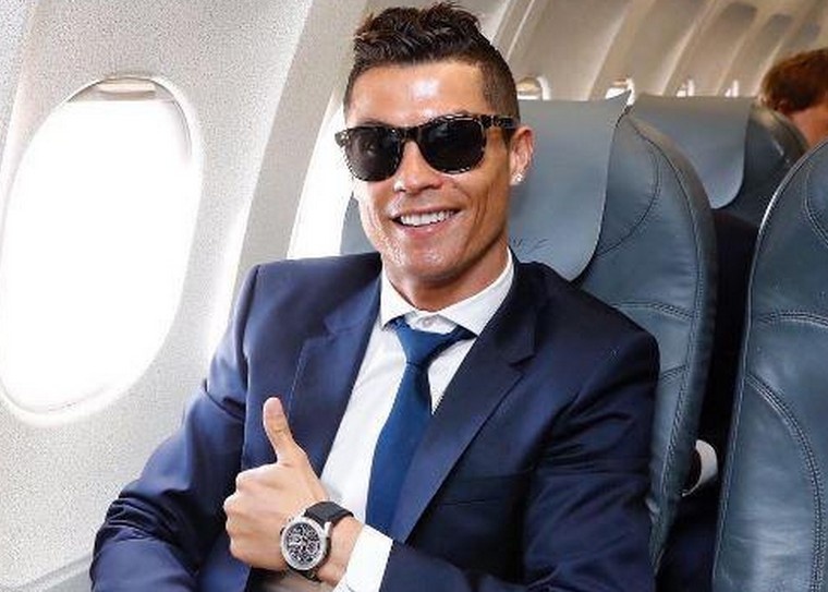 Ronaldo cung dong doi lich lam len duong sang Munich hinh anh
