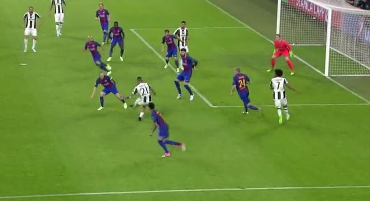 Huyền thoại MU sỉ nhục cầu thủ Barca  ảnh 2 Huyen thoai MU si nhuc cau thu Barca anh 2