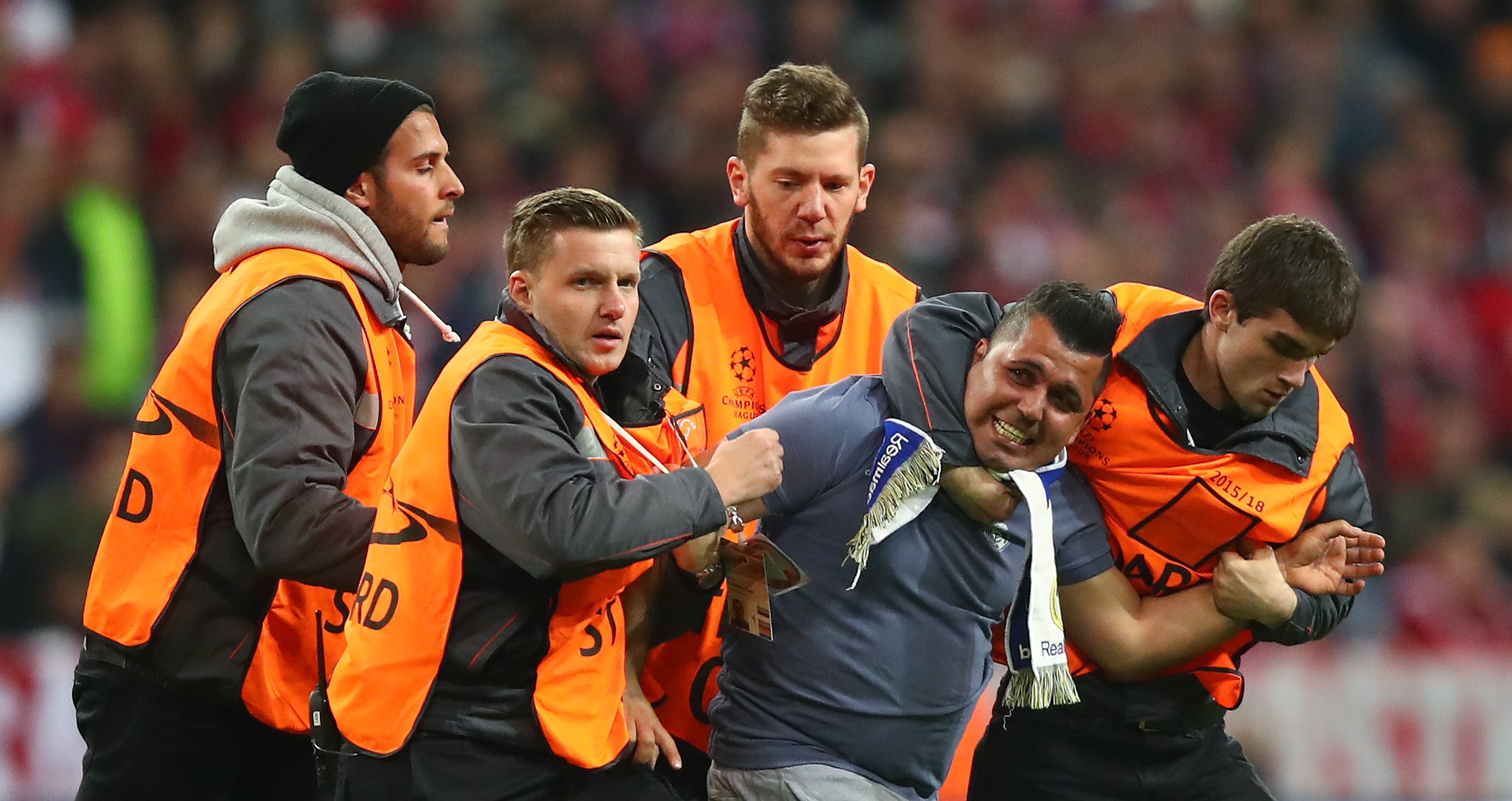 Ronaldo tra gia sau man giai cuu Real anh 5