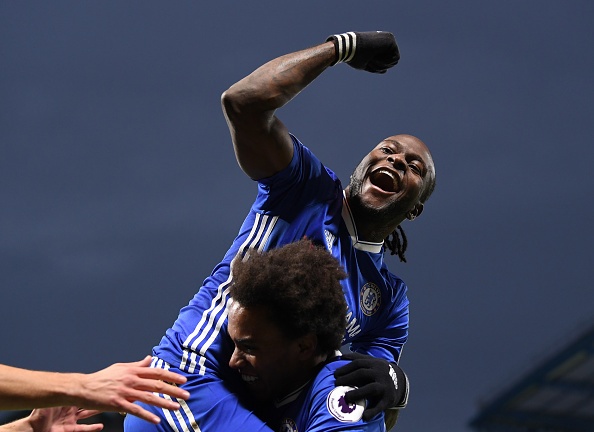 doi hinh ket hop dai chien MU - Chelsea anh 6