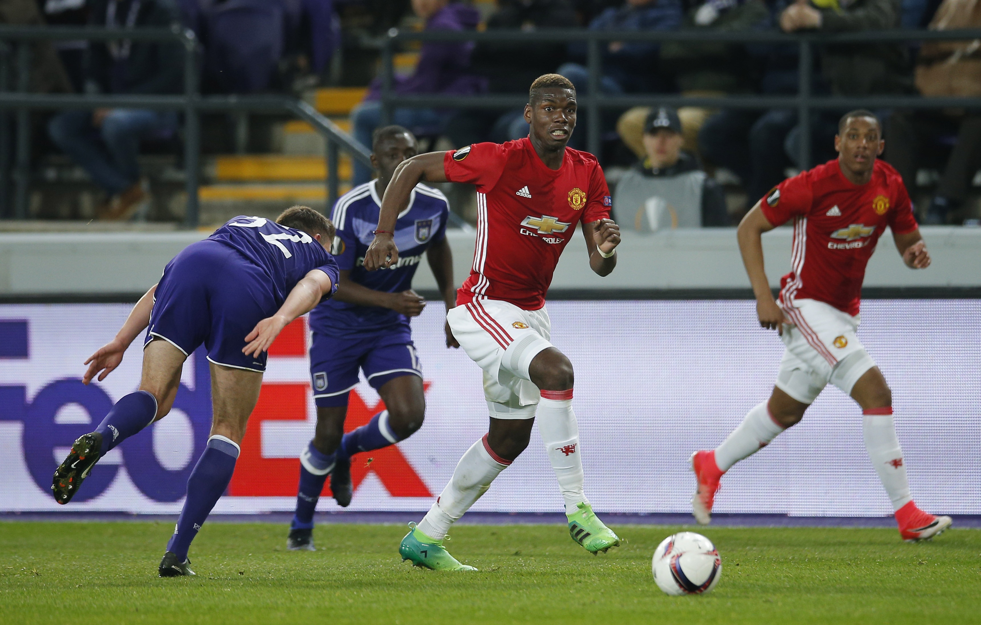 Mkhitaryan toa sang giup MU co loi the o tu ket anh 7