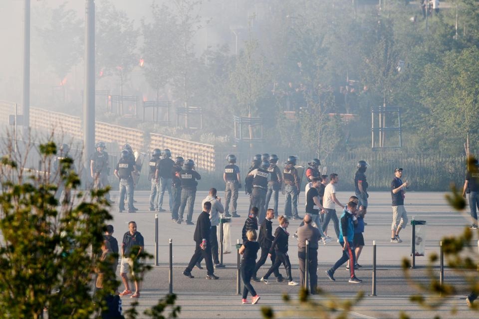Ultras Thổ Nhĩ Kỳ xô xát đến đổ máu với cảnh sát ảnh 10 Ultras Tho Nhi Ky xo xat den do mau voi canh sat anh 10