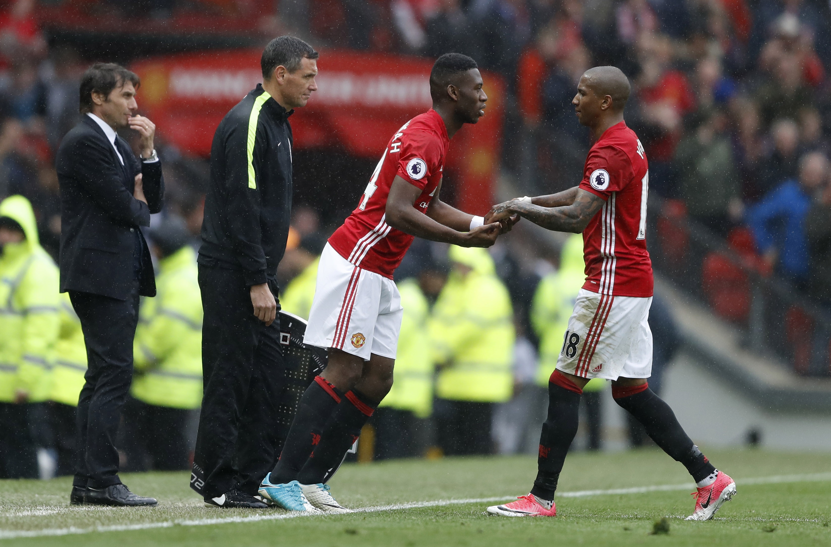 Cham diem Man Utd 2-0 Chelsea: Diem sang Herrera anh 14