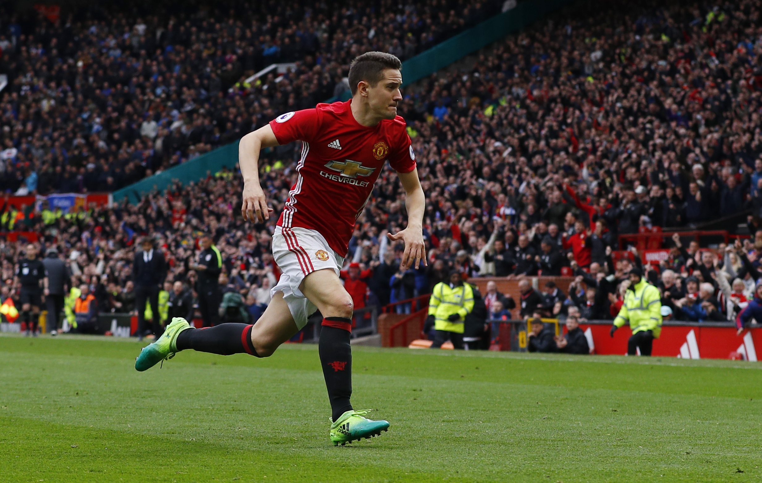 Cham diem Man Utd 2-0 Chelsea: Diem sang Herrera anh 8