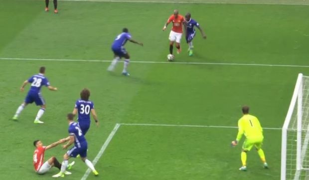 Đội trưởng Chelsea bị fan xỉ vả vì giúp đỡ đối thủ ảnh 1 Doi truong Chelsea bi fan xi va vi giup do doi thu anh 1