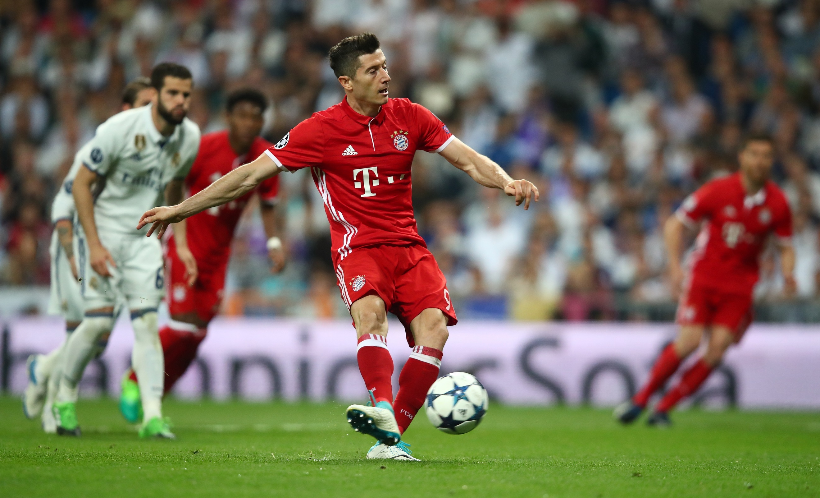 Ronaldo lập hat-trick, Real nhọc nhằn vượt ải Baye ảnh 3 Ronaldo lap hat-trick, Real nhoc nhan vuot ai Baye anh 3